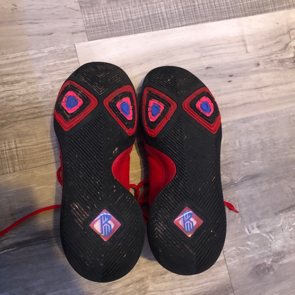 Kyrie 3 “candy apple”